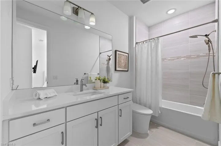 19640 Aqua View Ln, Estero, Florida 33913