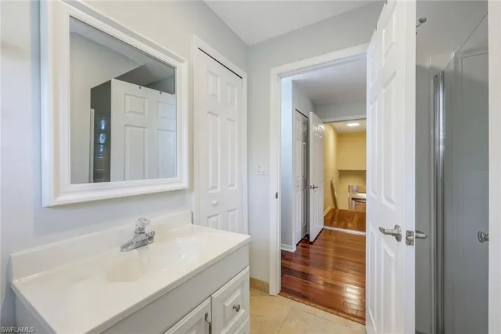 Ensuite guest bathroom.