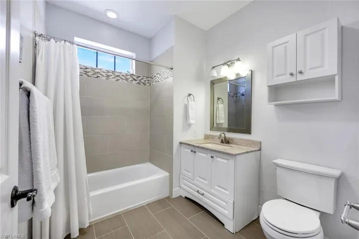 Guest bathroom.