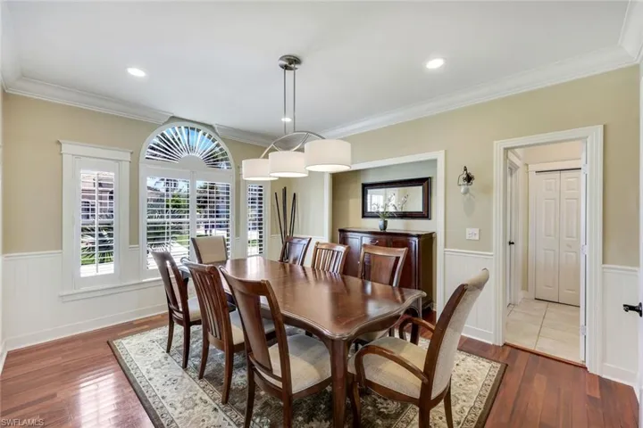 Entertain with ease in this light and bright space - perfect for a special evening with family and friends....