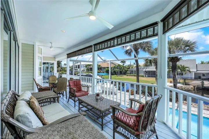 The PERFECT spot to sip your evening cocktail.