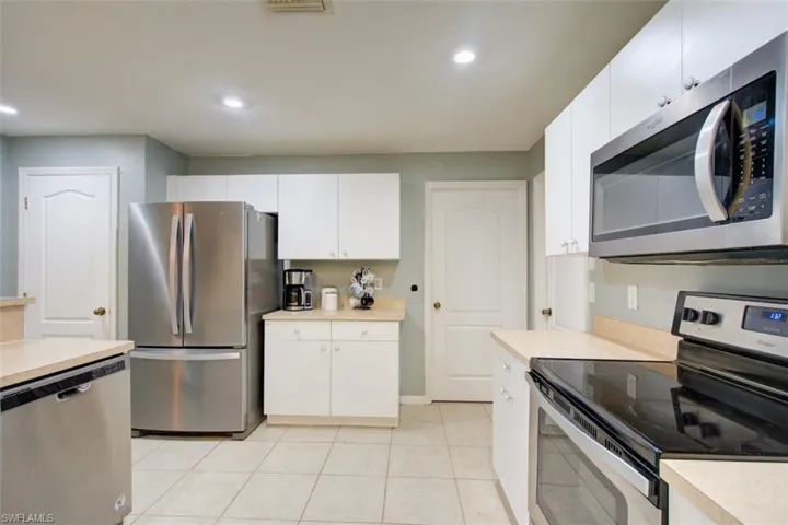 26 Ne 8th Ter, Cape Coral, Florida 33909
