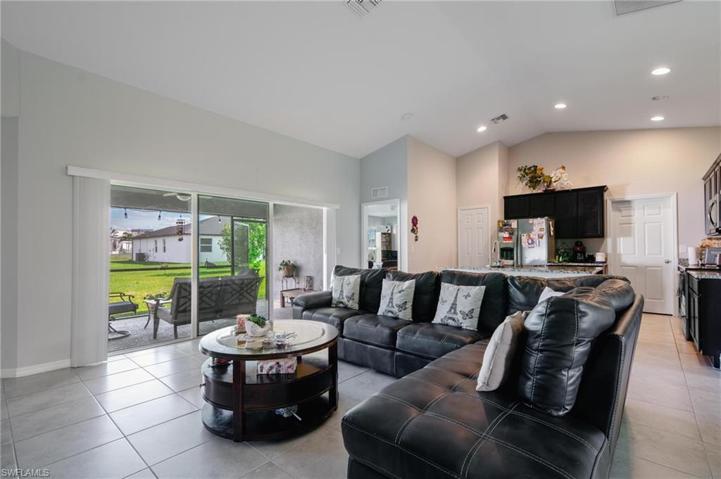 319 NW 2nd AVE, CAPE CORAL FL 33993