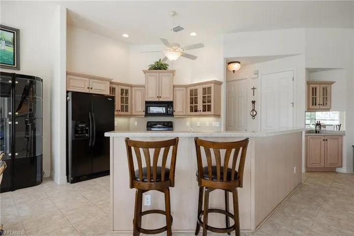 Open and bright kitchen with large bar