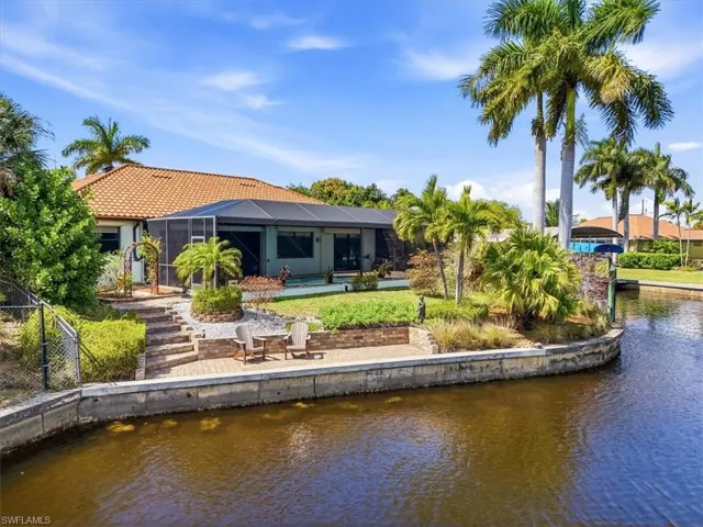 2105 Ottersrest Ln, Cape Coral, Florida 33990