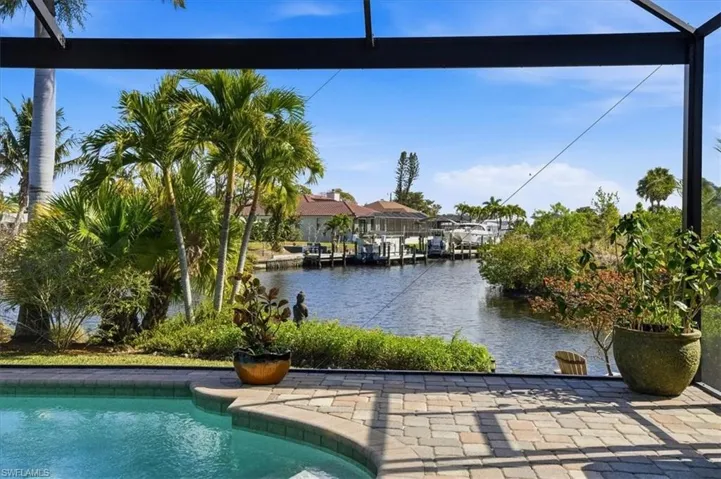 2105 Ottersrest Ln, Cape Coral, Florida 33990