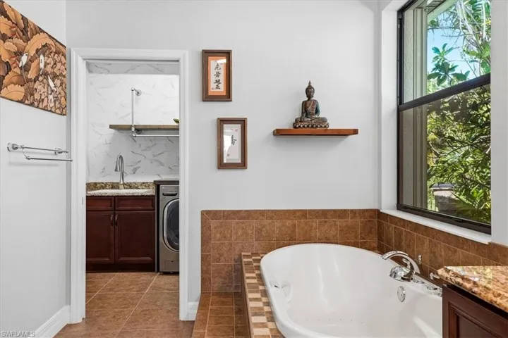 2105 Ottersrest Ln, Cape Coral, Florida 33990