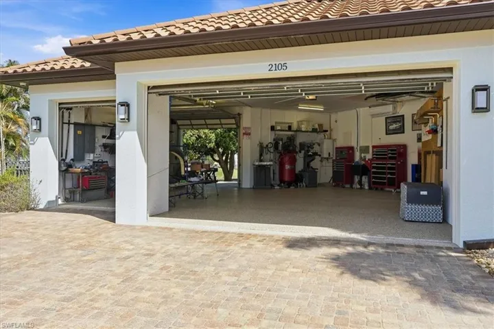 2105 Ottersrest Ln, Cape Coral, Florida 33990