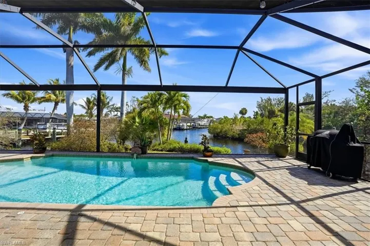 2105 Ottersrest Ln, Cape Coral, Florida 33990