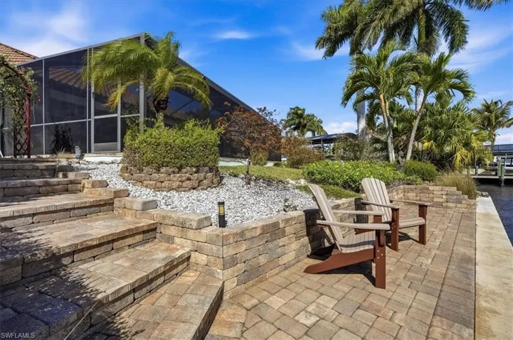 2105 Ottersrest Ln, Cape Coral, Florida 33990