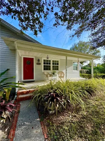 Property entrance with a porch