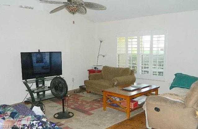 Living room with a ceiling fan