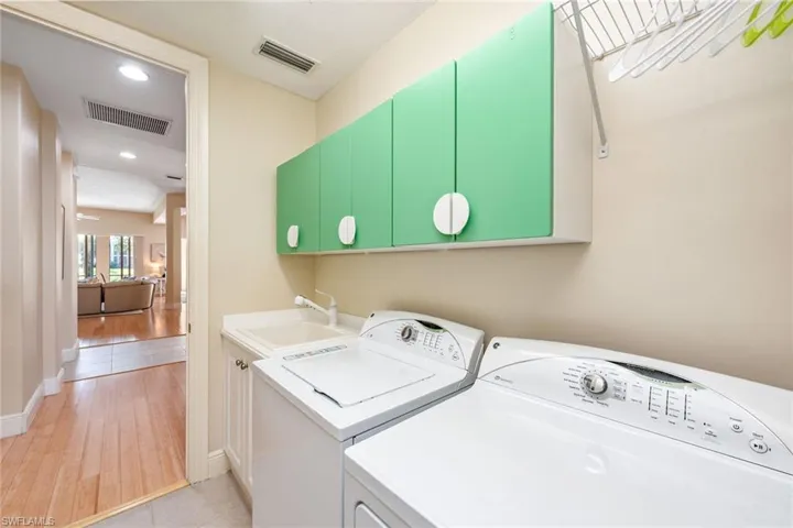 3123  Aviamar  CIR, Naples, FL 34114