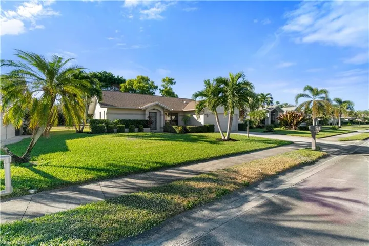 914 Charlemagne Blvd, Naples Fl 34112