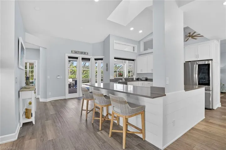 Hang out at the kitchen counter and have fun with friends and family while cooking!