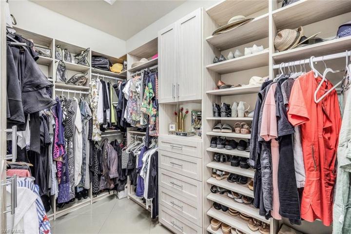 PERFECT CLOSET SPACE