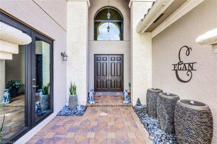 AMAZING ENTRYWAY