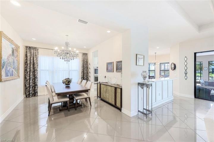 LARGE DINING AREA