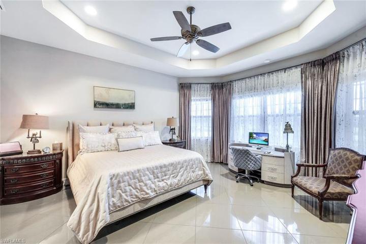BEAUTIFUL MASTER BEDROOM