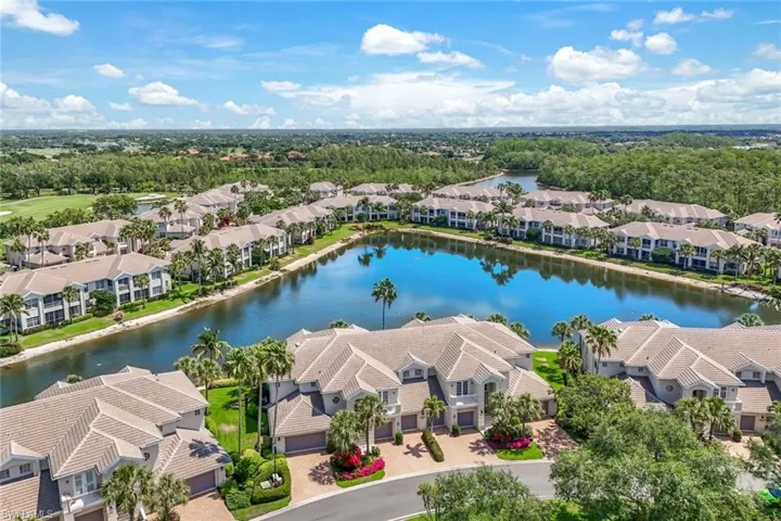 In this Birds-Eye view, see the splendid lake from THE BEST positioning of this divine END condo!