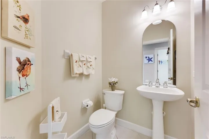 Guest Bathroom light and bright and fully equipped.