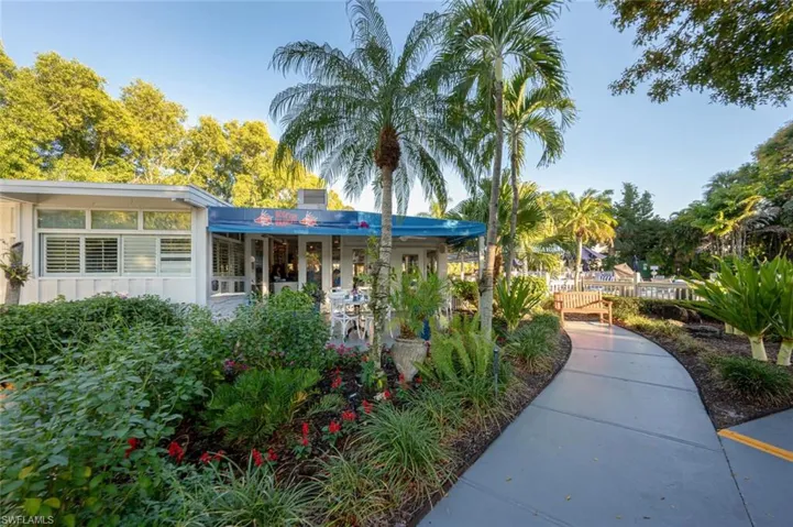 600 Neapolitan Way # 205, Naples Fl 34103