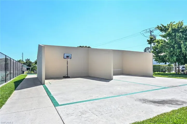 600 Neapolitan Way # 205, Naples Fl 34103