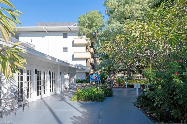 600 Neapolitan Way # 205, Naples Fl 34103
