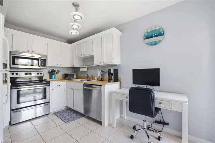 1504  Mainsail  DR, Naples, FL 34114