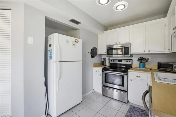 1504  Mainsail  DR, Naples, FL 34114