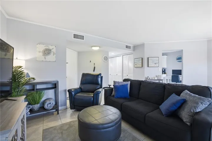 1504  Mainsail  DR, Naples, FL 34114