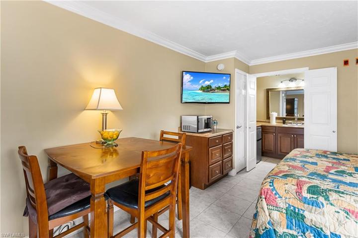 2555 Tamiami Trail TRL # 222, NAPLES FL 34103