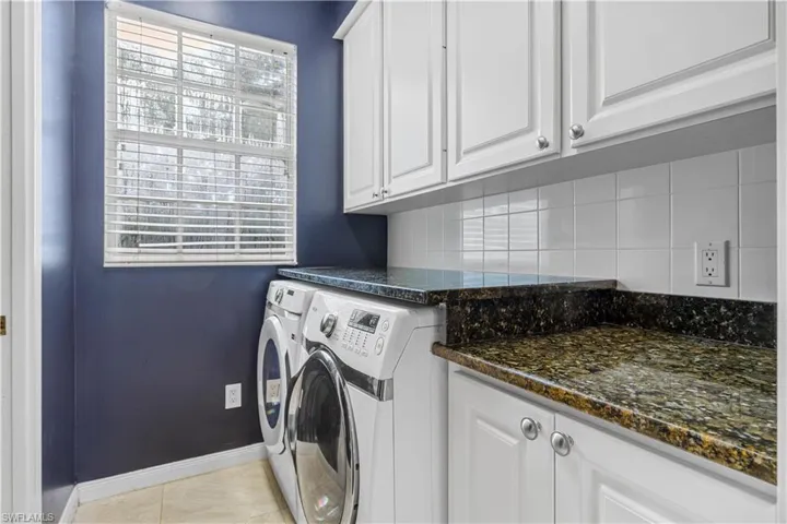 5469  Cove  CIR, Naples, FL 34119