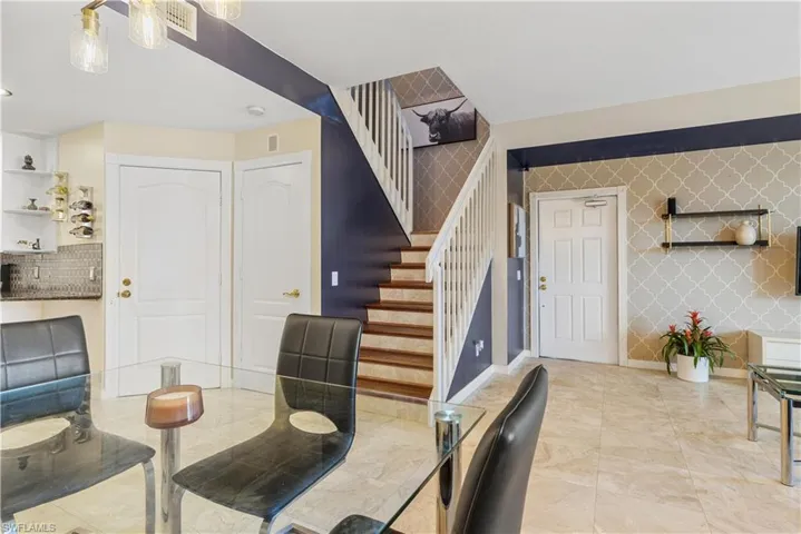 5469  Cove  CIR, Naples, FL 34119