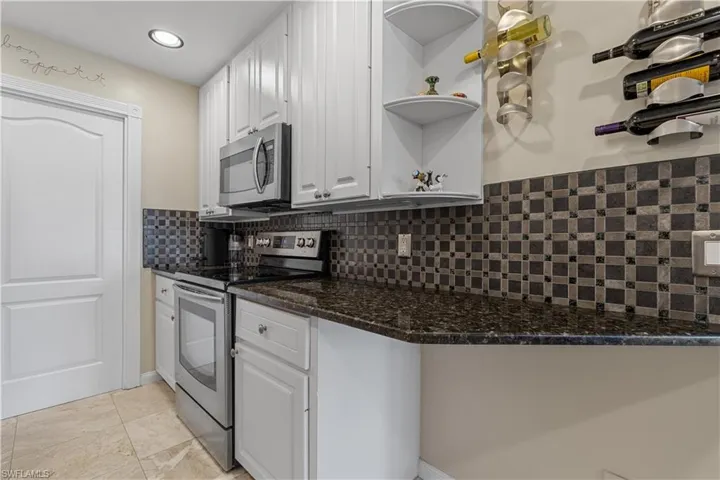 5469  Cove  CIR, Naples, FL 34119