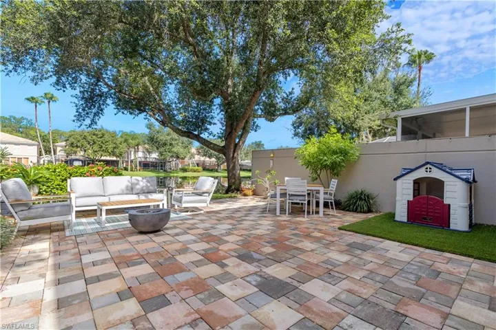 5469  Cove  CIR, Naples, FL 34119
