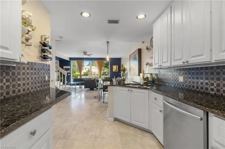 5469  Cove  CIR, Naples, FL 34119