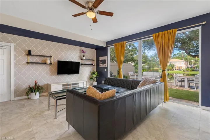 5469  Cove  CIR, Naples, FL 34119