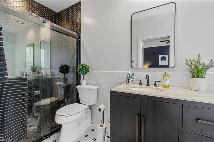 5469  Cove  CIR, Naples, FL 34119