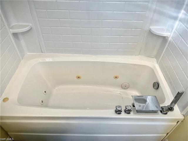 Jacuzzi Tub