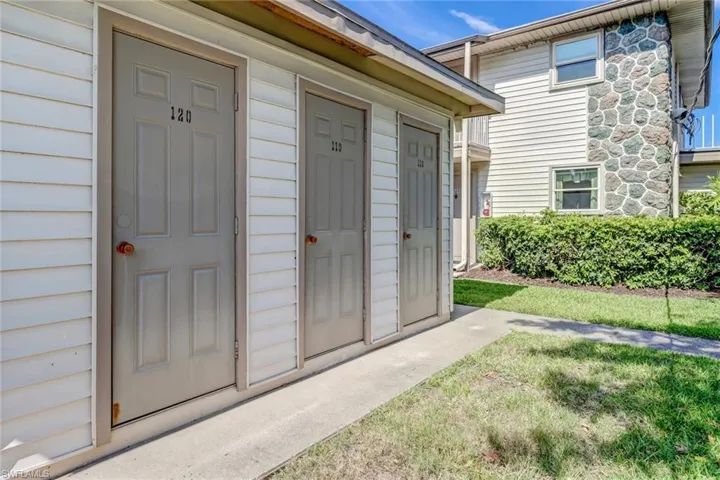5917  Littlestone  CT, North Fort Myers, FL 33903