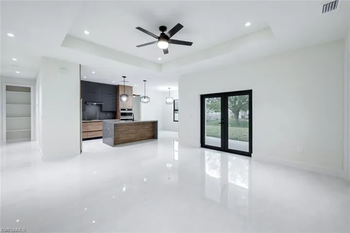 The open layout enhances the home’s sense of spaciousness and is ideal for both relaxation and entertaining.