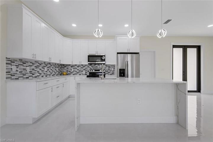 821  Milwaukee  BLVD, LEHIGH ACRES, FL 33974