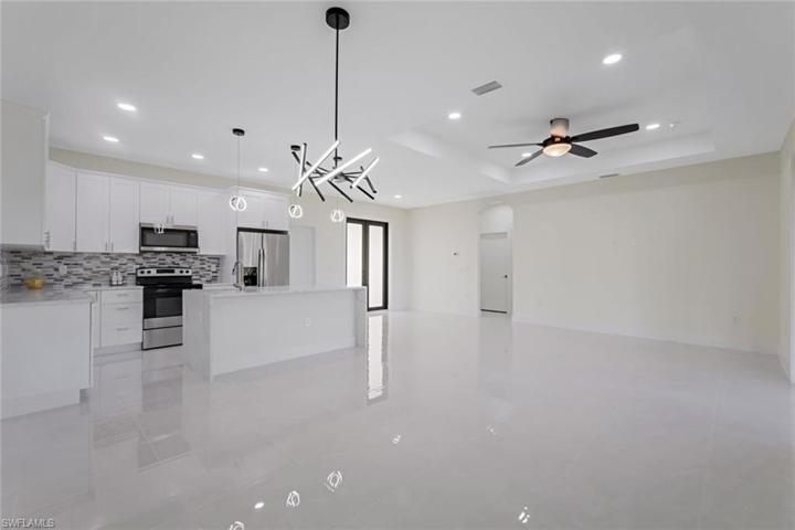 821  Milwaukee  BLVD, LEHIGH ACRES, FL 33974