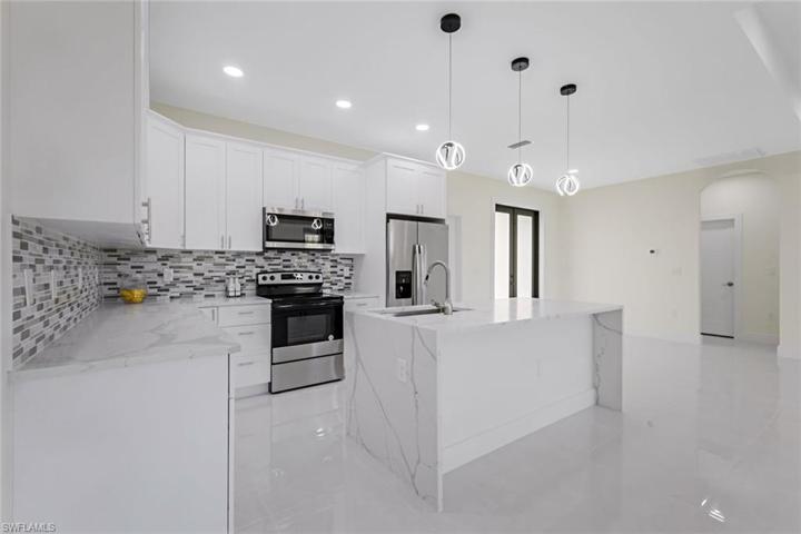 821  Milwaukee  BLVD, LEHIGH ACRES, FL 33974