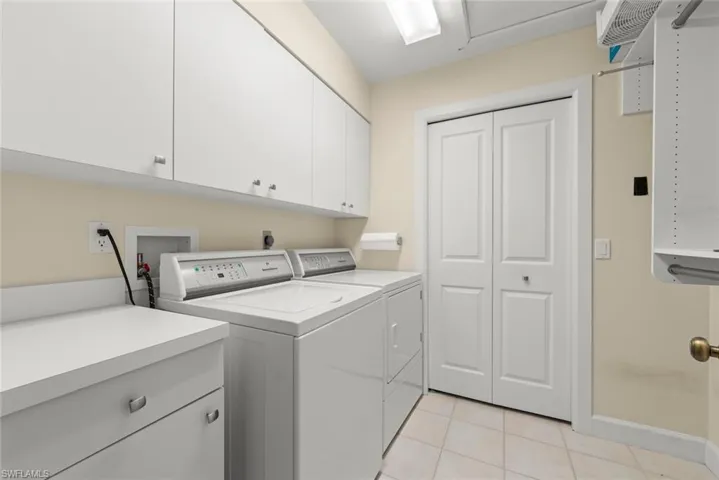 1089  Skiff  PL, Sanibel, FL 33957