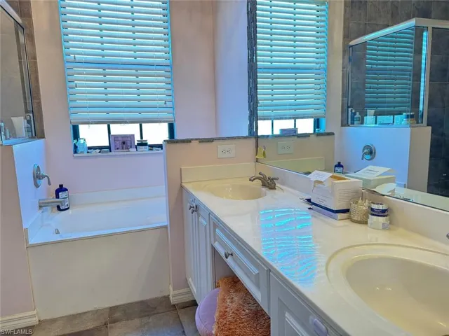 15582 Summit Place Cir 405, Naples, Florida 34119