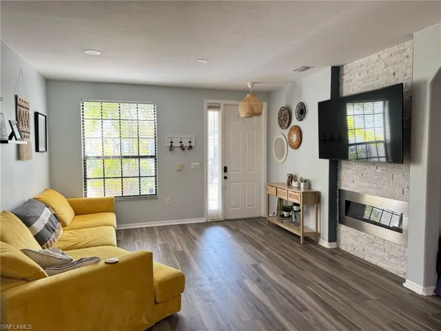15582 Summit Place Cir 405, Naples, Florida 34119
