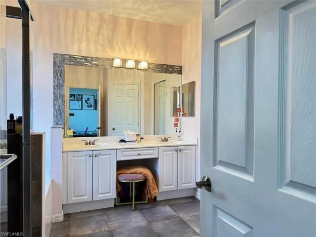 15582 Summit Place Cir 405, Naples, Florida 34119