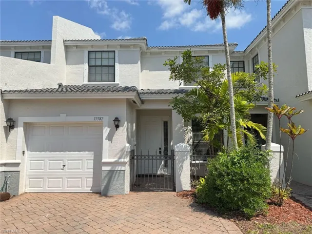 15582 Summit Place Cir 405, Naples, Florida 34119
